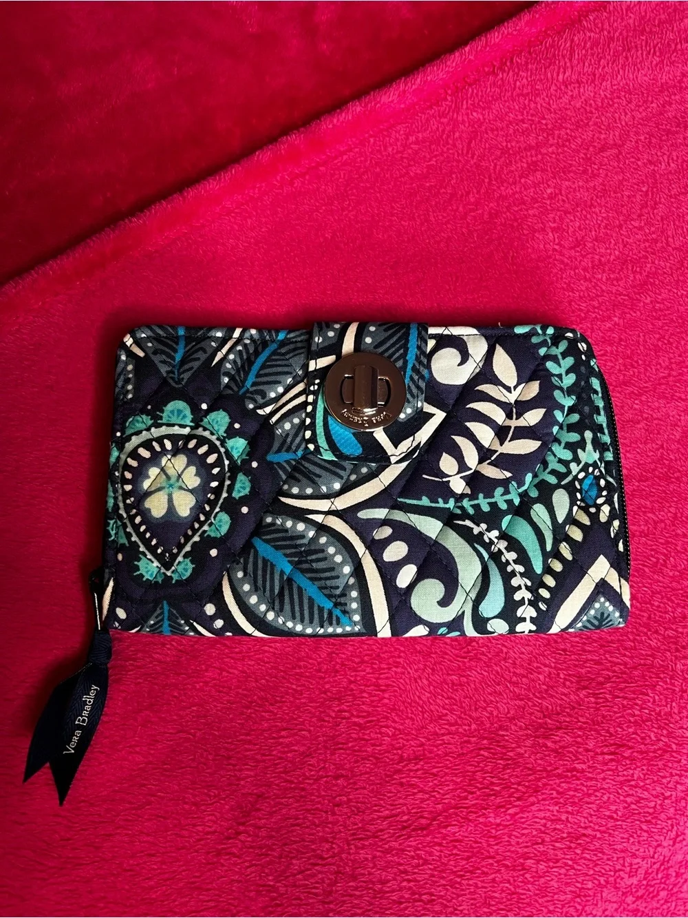 Blue Island Medallion Turnlock Wallet- Vera Bradley 2020 - Picture 1 of 7